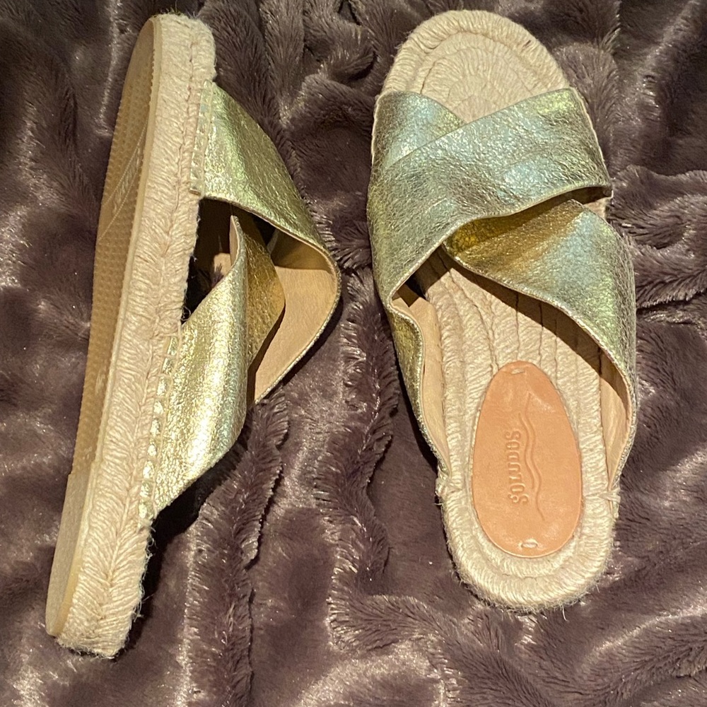 NWOT! Gold Slip-on flats